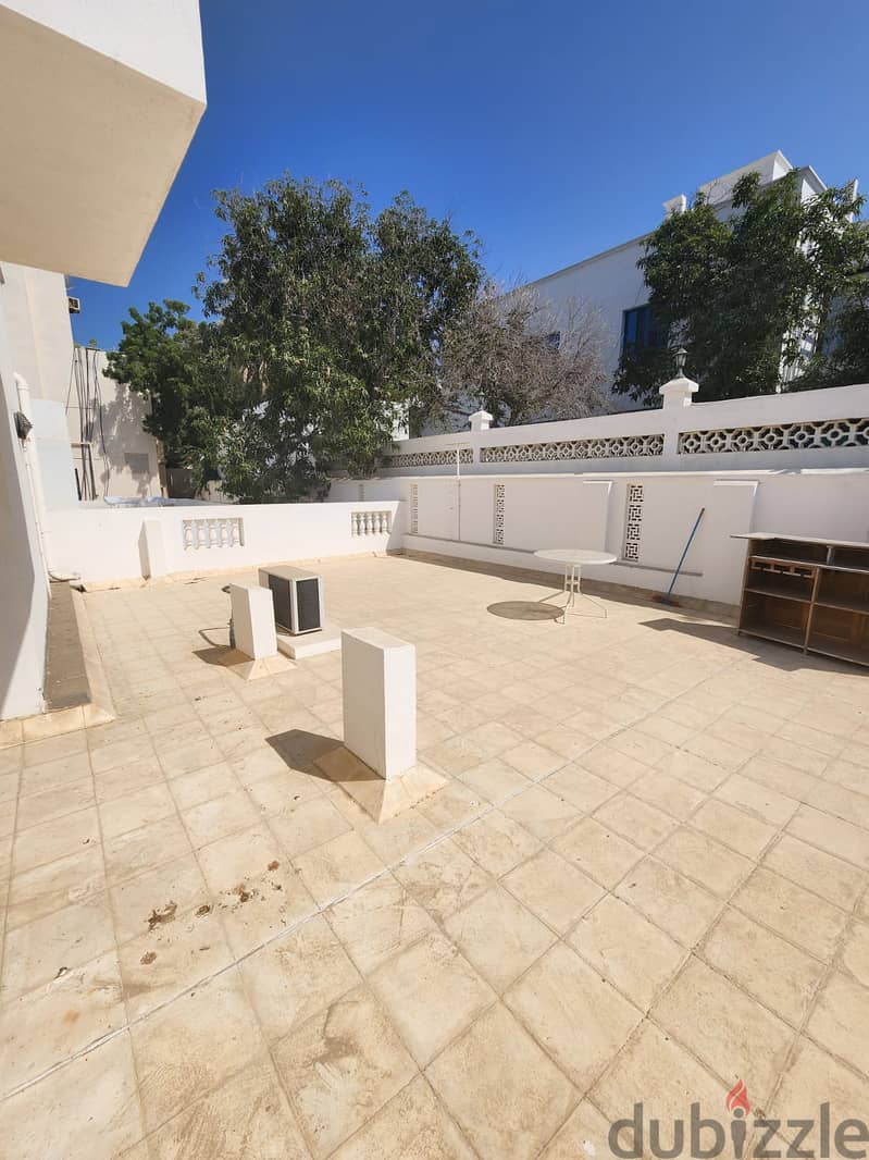 6AK8-Standalone 4bhk Villa for rent facing the beach in Qurom. فيلا مس 11