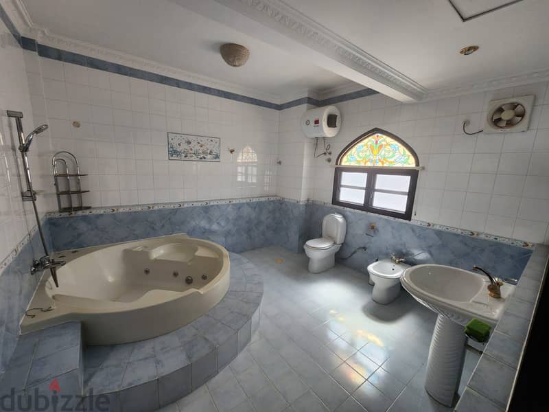 6AK8-Standalone 4bhk Villa for rent facing the beach in Qurom. فيلا مس 17