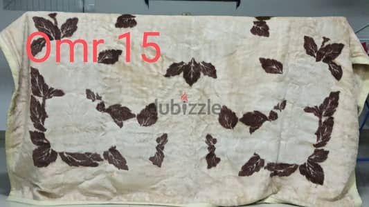 Neat and clean used blankets for sale