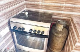 cooking range with filled gas cylinder