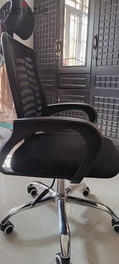 Rolling office chair for sale 0