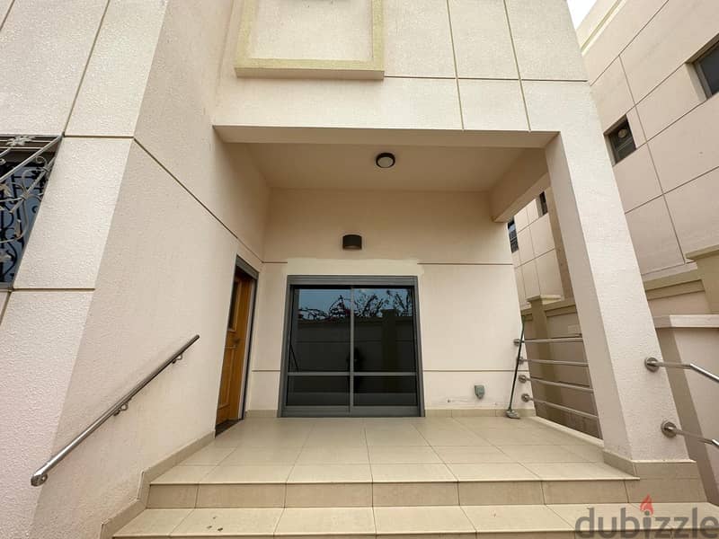 3Ak3-Luxurious 5BHK Villa for rent in Madinat S. Qabous near British Sc 2