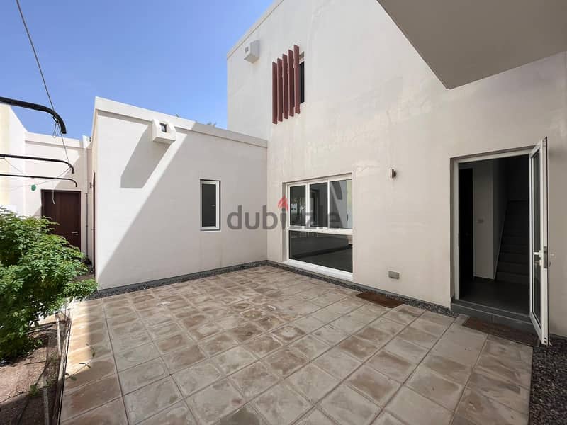 4 + 1 BR Stunning Villa for Rent – Al Mouj 3