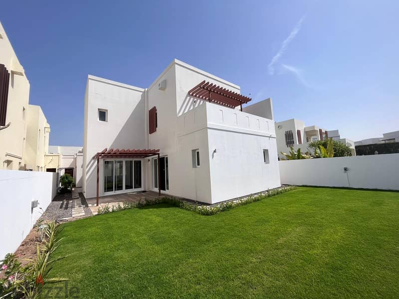 4 + 1 BR Stunning Villa for Rent – Al Mouj 7