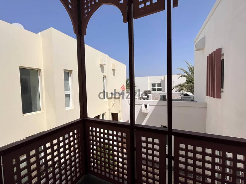 4 + 1 BR Stunning Villa for Rent – Al Mouj 16