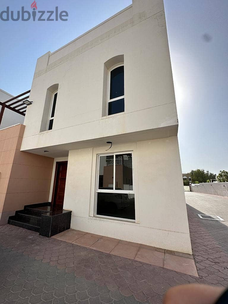 6AK3-"Stunning 4BHK Villa for rent near Qurom Garden Awaits!" 2