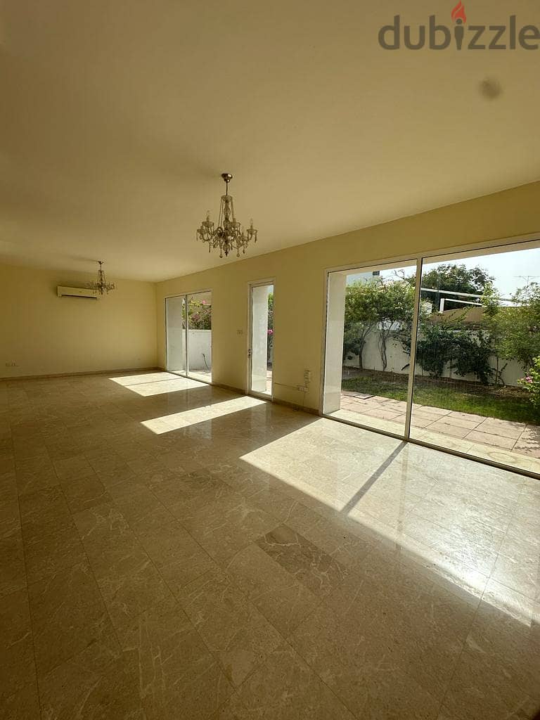 6AK3-"Stunning 4BHK Villa for rent near Qurom Garden Awaits!" 14