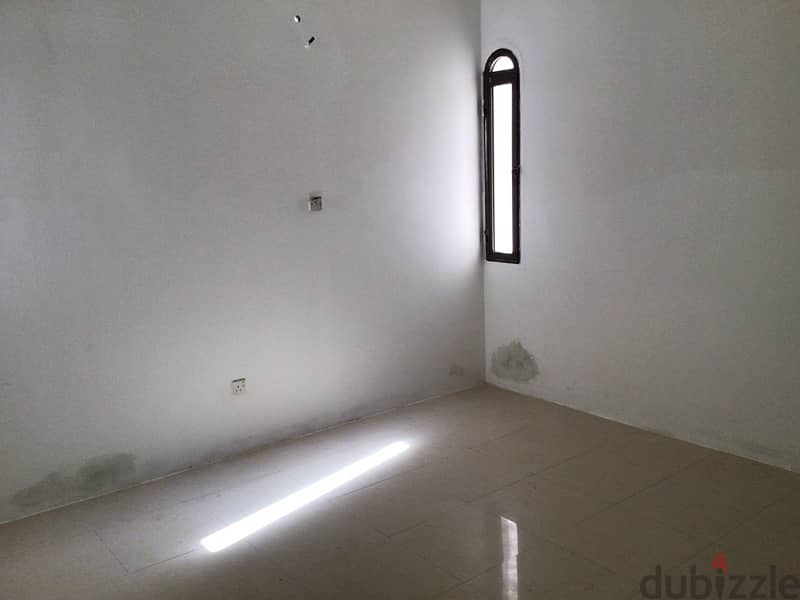 A spacious  3 bhk flat in Qurum near Mina Al fahal 10