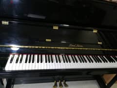 بيانو بحالة ممتازة لبيع