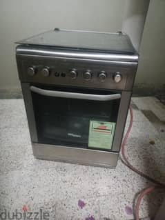 Cooking range and gas cylinder
