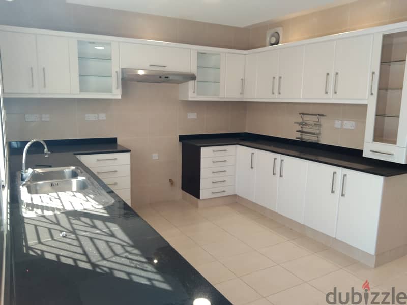 6AK7-Modern style 3 Bhk villa for rent in Qurom Ras Al-Hamra close to 8