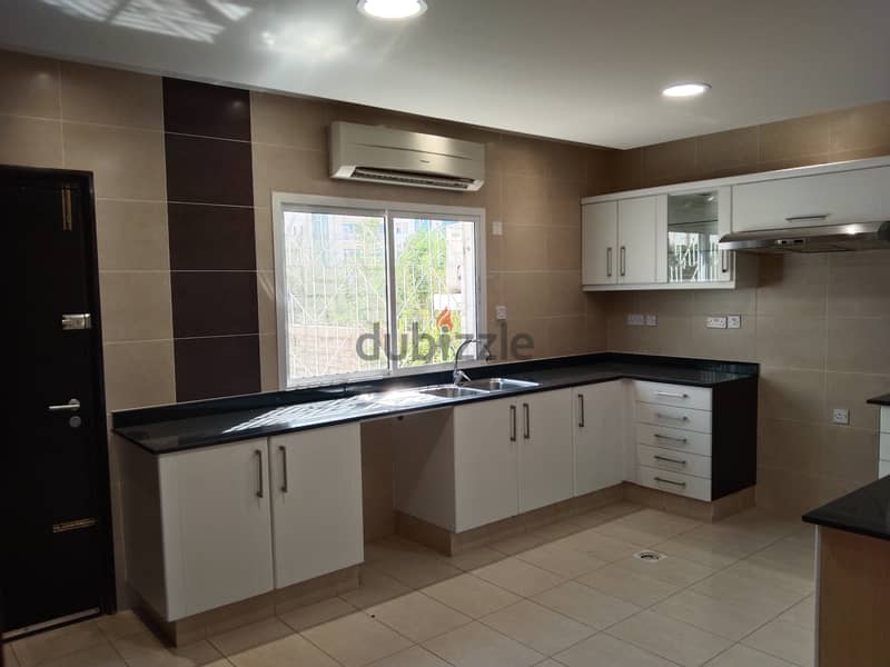 6AK7-Modern style 3 Bhk villa for rent in Qurom Ras Al-Hamra close to 9