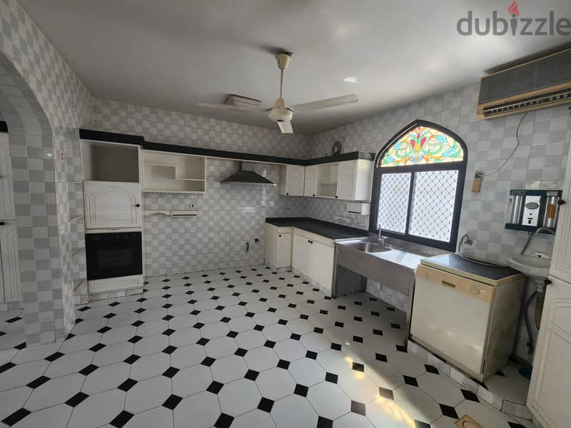 6AK8-Standalone 4bhk Villa for rent facing the beach in Qurom. فيلا مس 1
