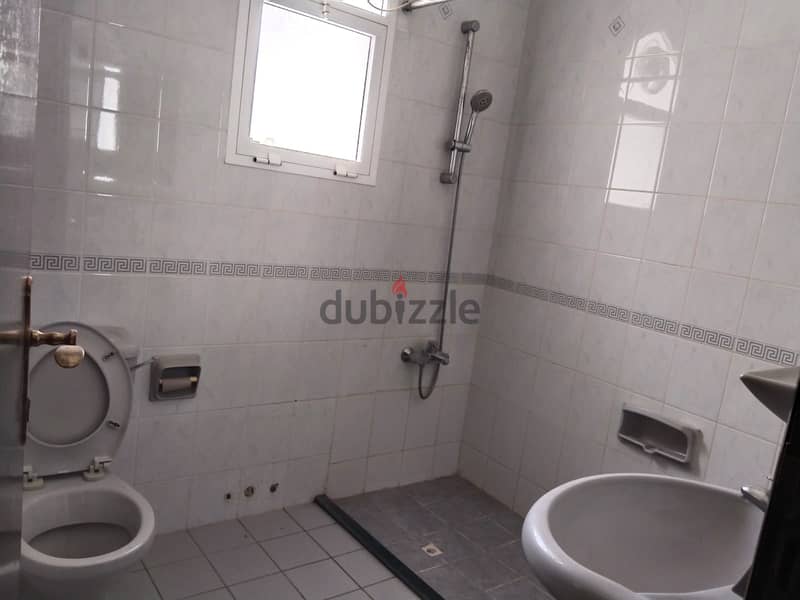 6AK10-Cozy 3+1Bedroom villa for rent in Qurum 9