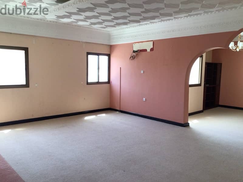 A huge 4 bhk flat for rent in mumtaz area ruwi 5