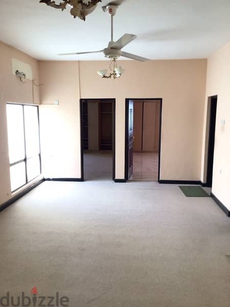 A huge 4 bhk flat for rent in mumtaz area ruwi 10