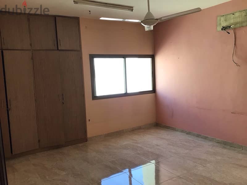 A huge 4 bhk flat for rent in mumtaz area ruwi 16
