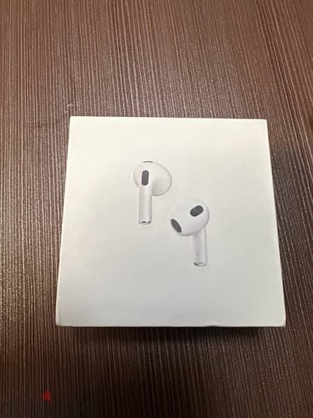 Apple AirPod with MagSafe Charging Case 0