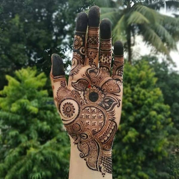 Henna Designer Near ISG 4