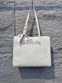 quality ladies bag's 
Wholesale prices 
wtsp 7202 6685 
Free delivery