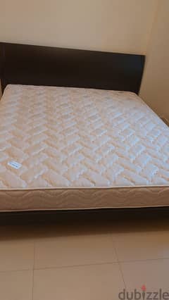 King size double bed with 2 side tables, beautiful new lamp matress3yr