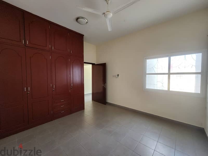 3Ak14-Clean 5BHK villa for rent in MQ close to British Council. فيلا ل 3