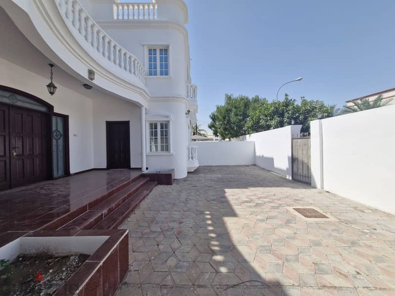 5 BR Spectacular Villa in Al Hail – for Rent 1