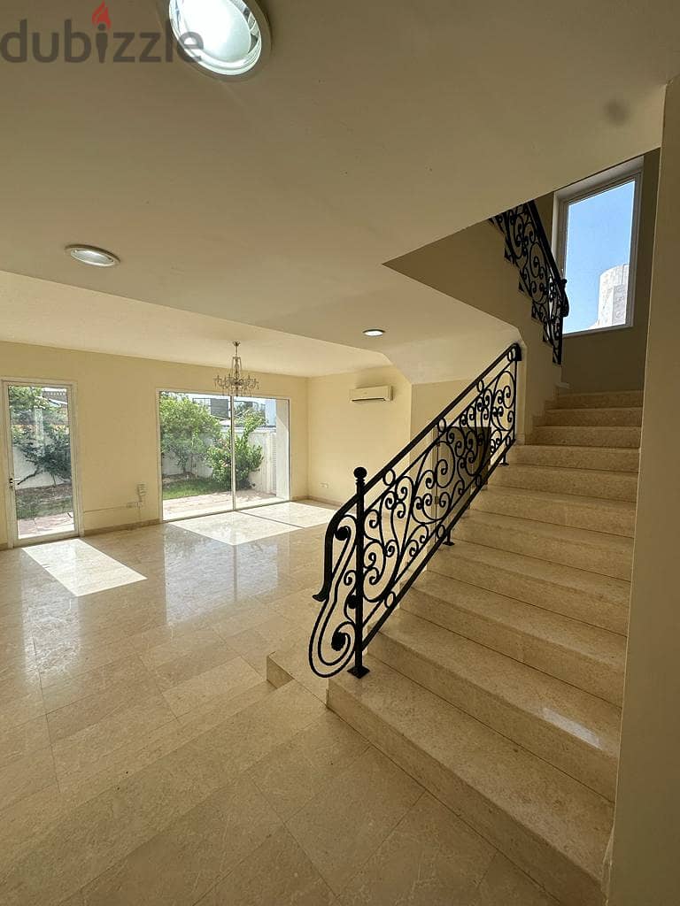 6AK3-"Stunning 4BHK Villa for rent near Qurom Garden Awaits!" 8
