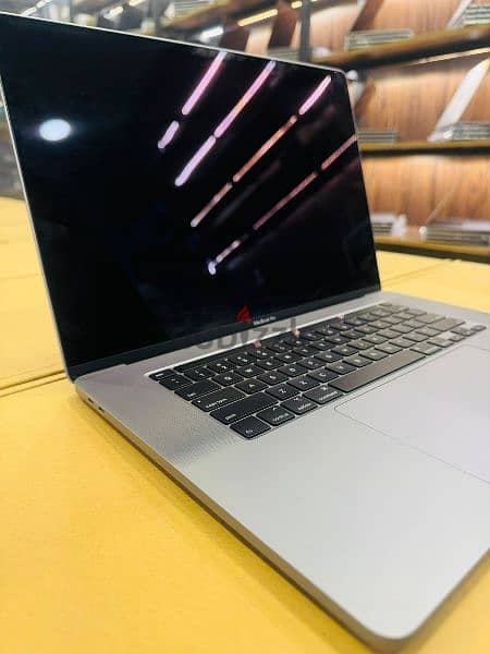 MacbBook Pro A2141 16 inch ratina i7 Pro 16gb 4gb graphics 0