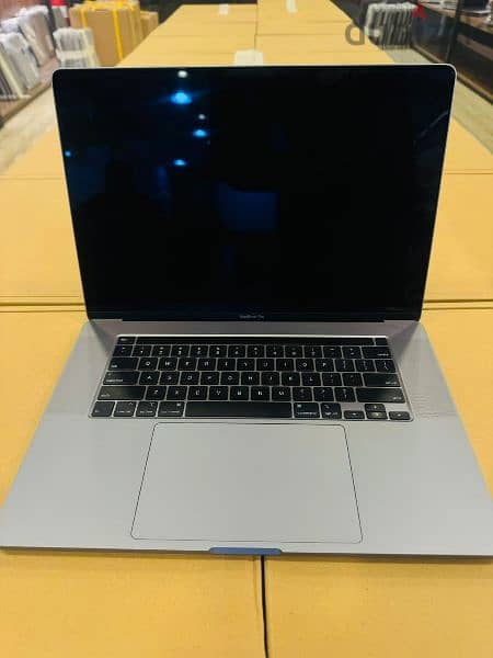 MacbBook Pro A2141 16 inch ratina i7 Pro 16gb 4gb graphics 3