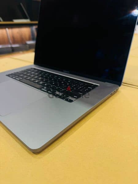 MacbBook Pro A2141 16 inch ratina i7 Pro 16gb 4gb graphics 4