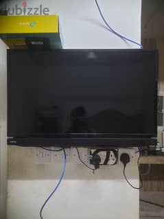 TOSHIBA 32 INCH TV WITH ANDROID BOX RECEIVER