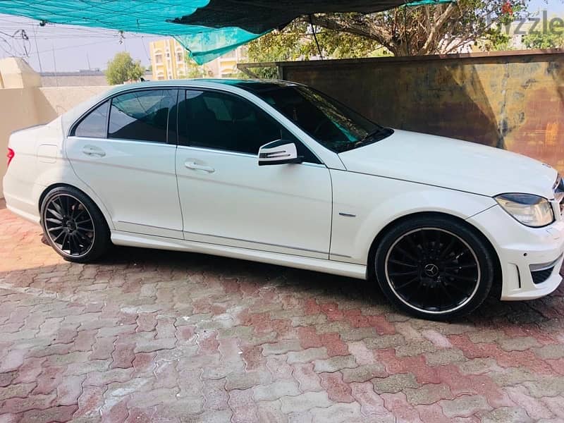 Benz amg c200 in excellent condition 4