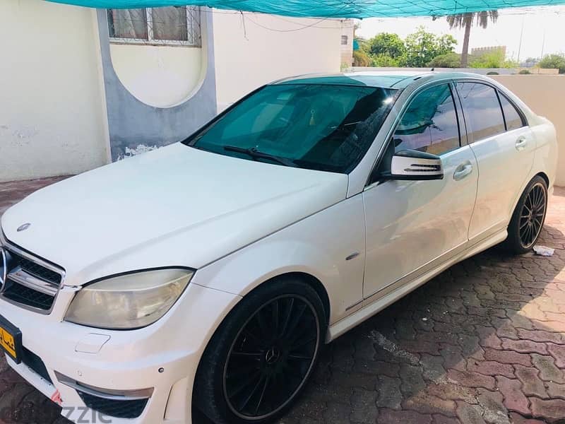 Benz amg c200 in excellent condition 5
