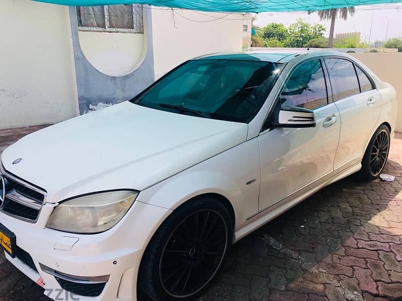 Benz amg c200 in excellent condition 6