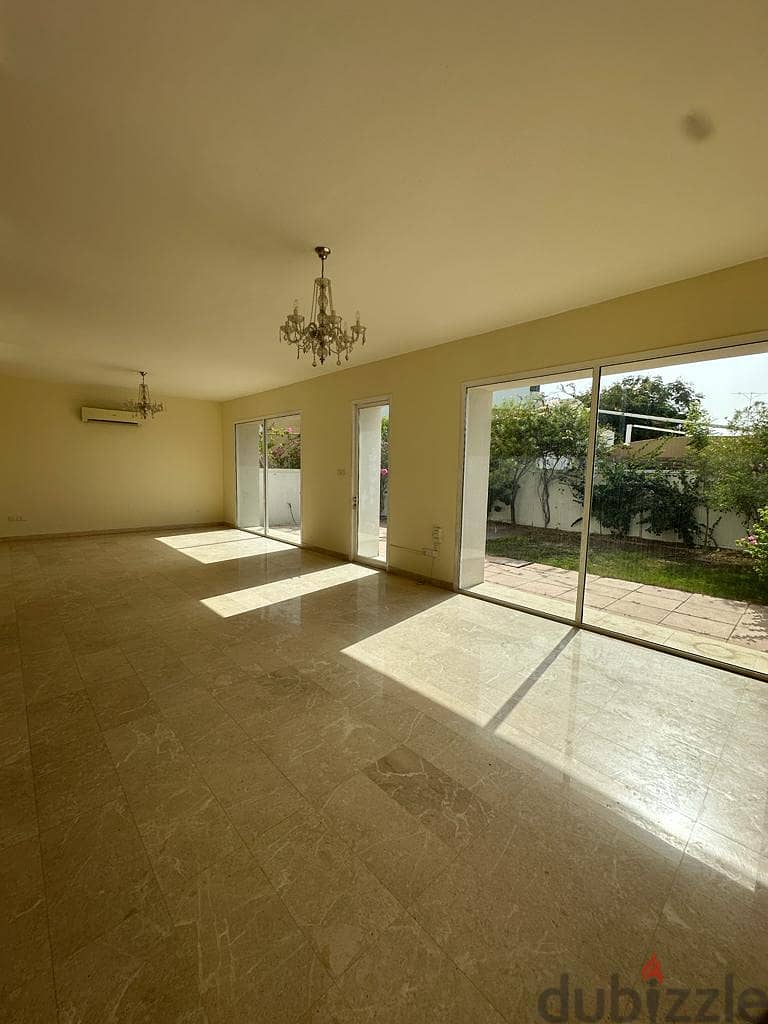 6AK3-"Stunning 4BHK Villa for rent near Qurom Garden Awaits!" 14