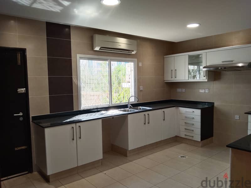 6AK7-Modern style 3 Bhk villa for rent in Qurom Ras Al-Hamra close to 4