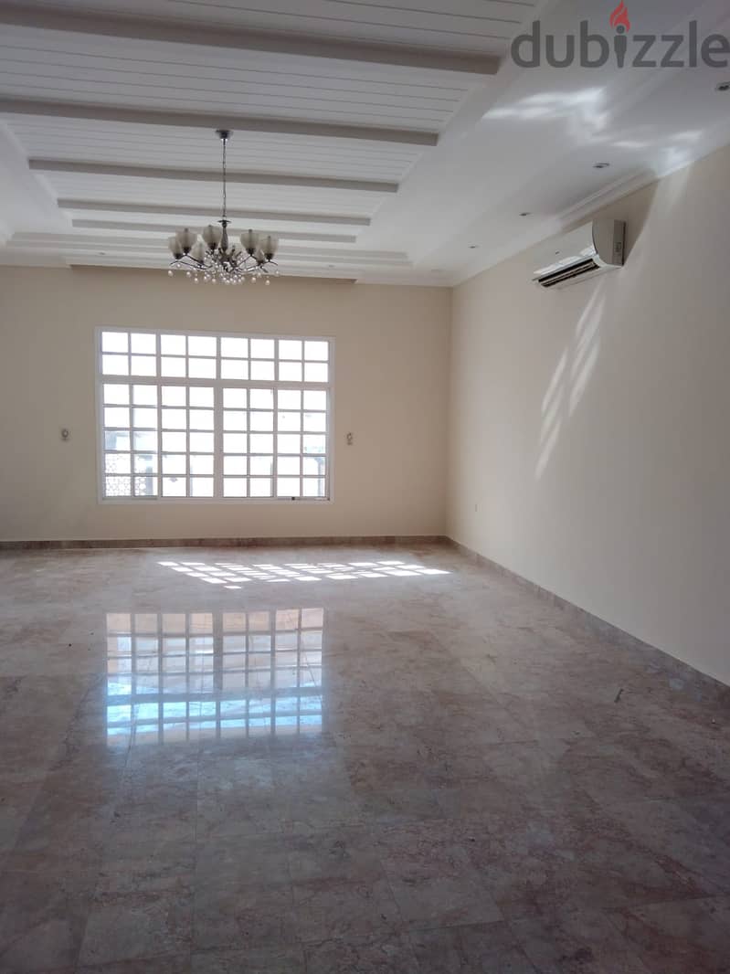 4AK4-Beautiful 5 bedroom villa for rent in Al Ansab Heights. 1