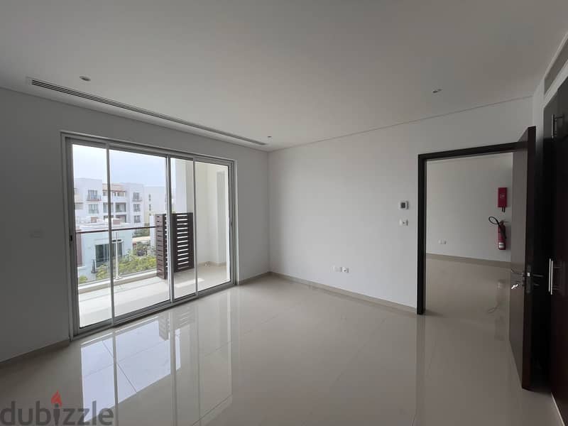 1 BR Nice Compact Apartment with Study Room in Al Mouj 3
