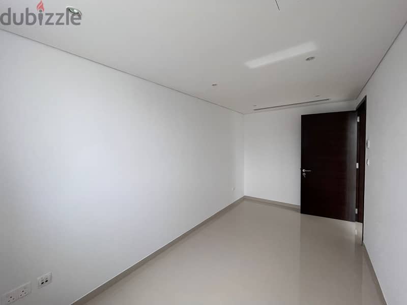 1 BR Nice Compact Apartment with Study Room in Al Mouj 4
