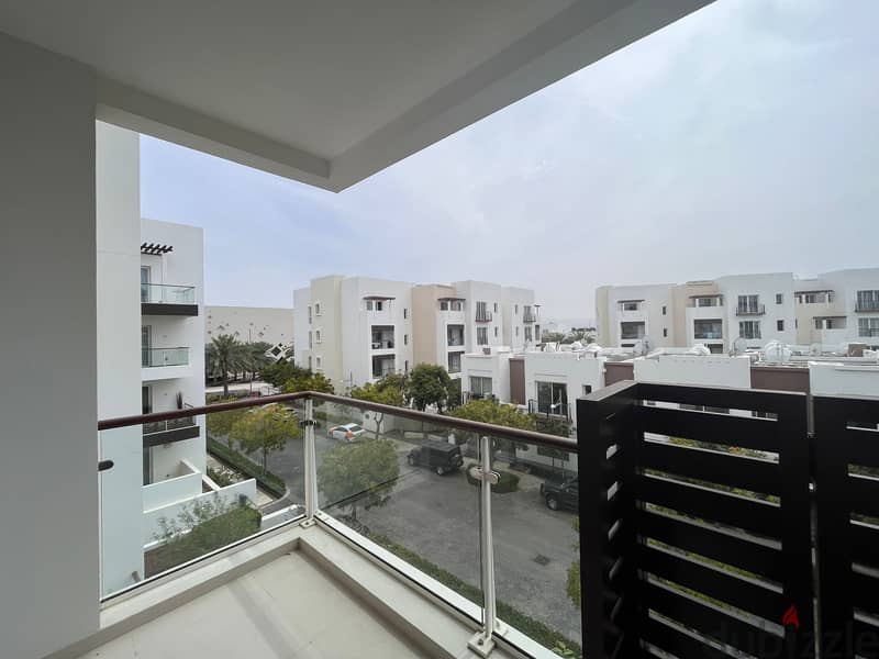 1 BR Nice Compact Apartment with Study Room in Al Mouj 5