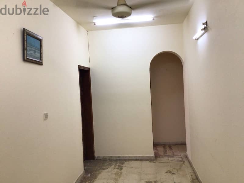 1 bhk flat for rent with 2 toilets in Wattayah near Honda showroom 1