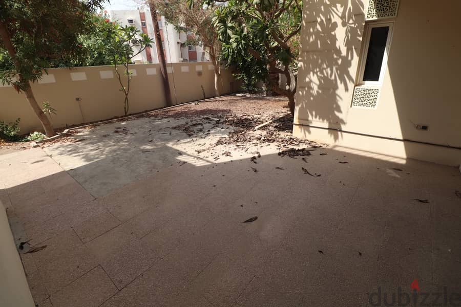 5 bedroom villa for Sale in Madint Al Sultan Qaboos. 9