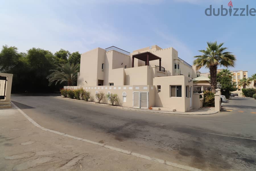 5 bedroom villa for Sale in Madint Al Sultan Qaboos. 13