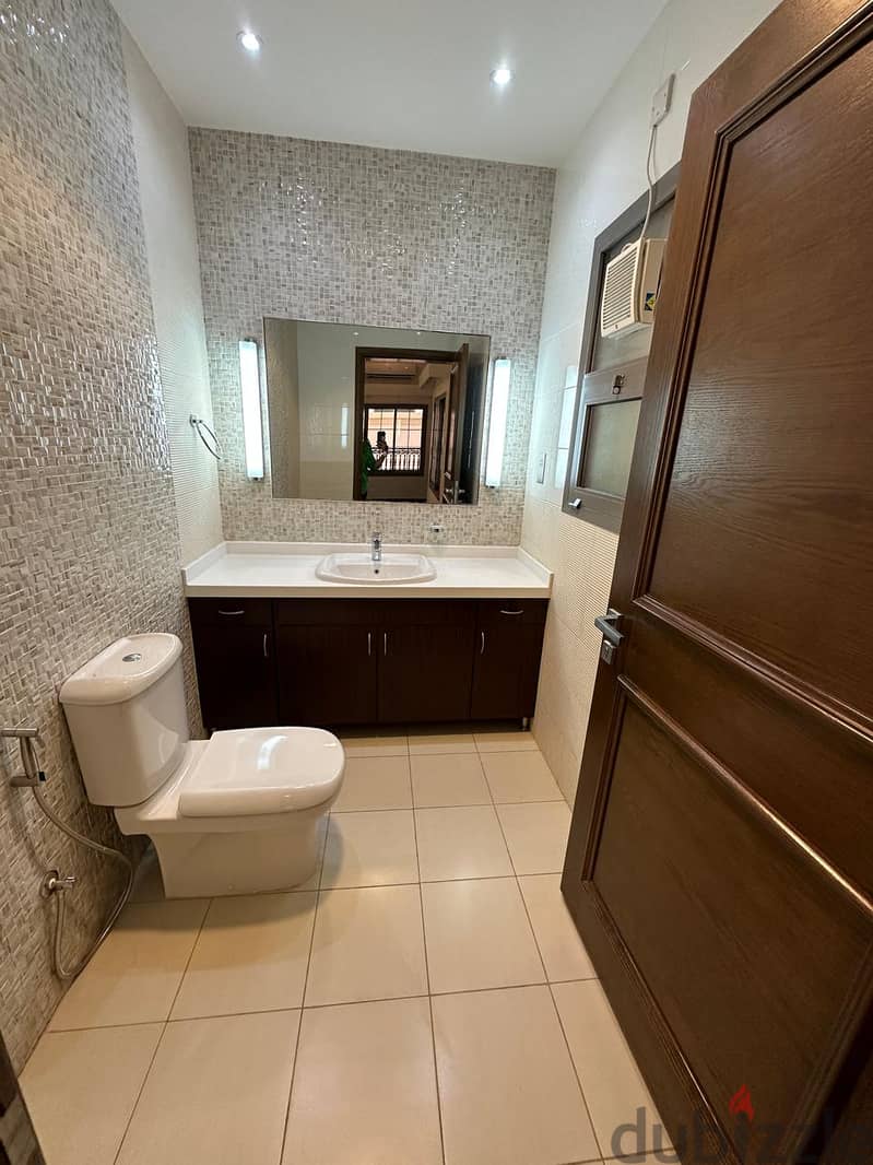 3Ak3-Luxurious 5BHK Villa for rent in Madinat S. Qabous near British Sc 12