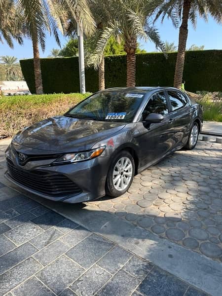 Camry LE 2019 Gray Super Clean 1