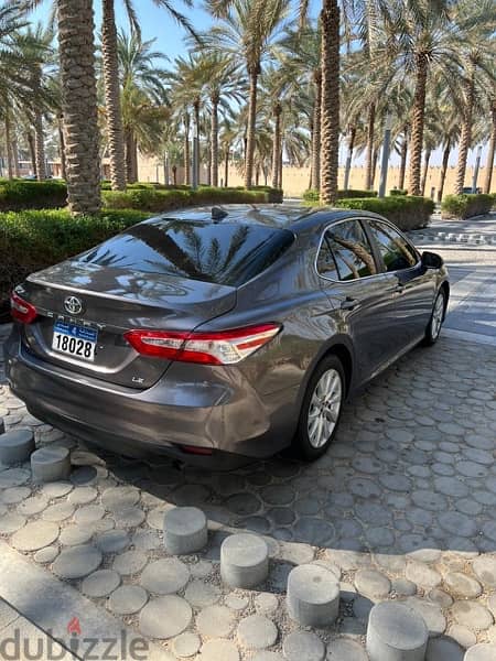 Camry LE 2019 Gray Super Clean 3