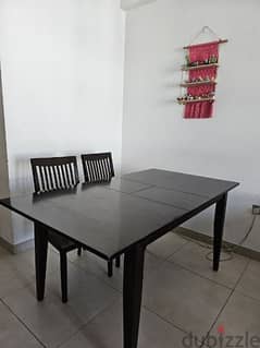 6 seater Dining table. convertible to 4 seater as well.