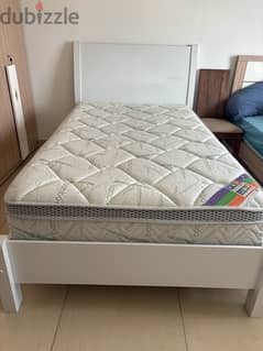 Single bed witj mattress