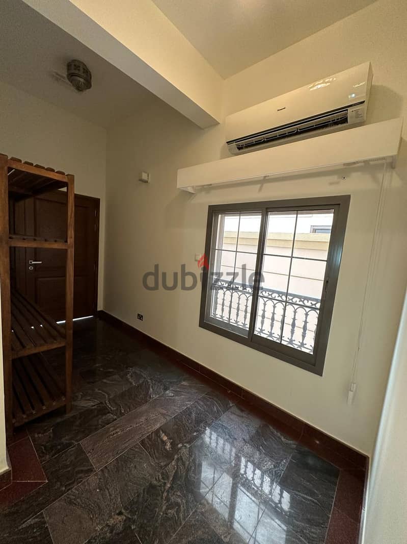 3Ak3-Luxurious 5BHK Villa for rent in Madinat S. Qabous near British Sc 6